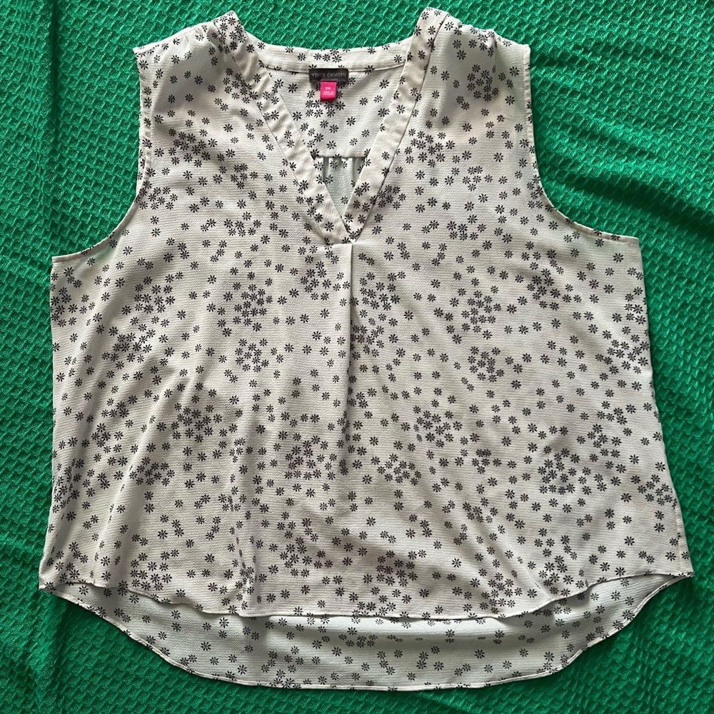 Vince Camuto V-Neck Sleeveless Top